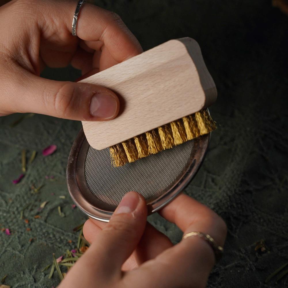 Bürste zur Reinigung von Räuchersieben