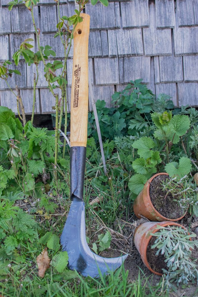 Geschmiedete Gartensichel mit Eschengriff Geschmiedete Gartensichel mit Eschengriff