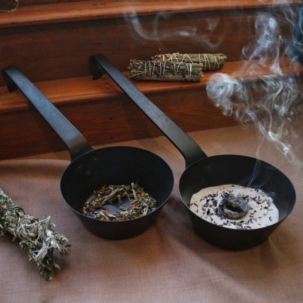 Allgäuer Räucherpfanne 'artemisia' gebläut