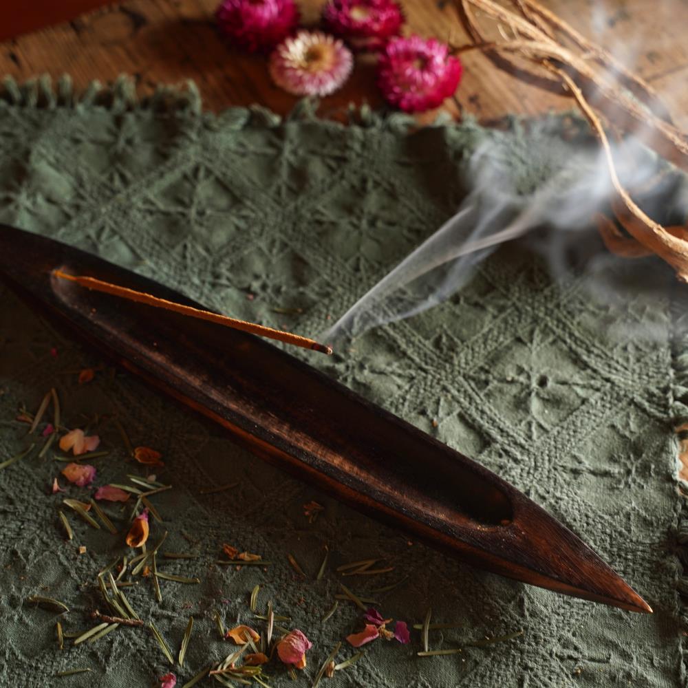 Räucherstäbchenhalter aus Mangoholz