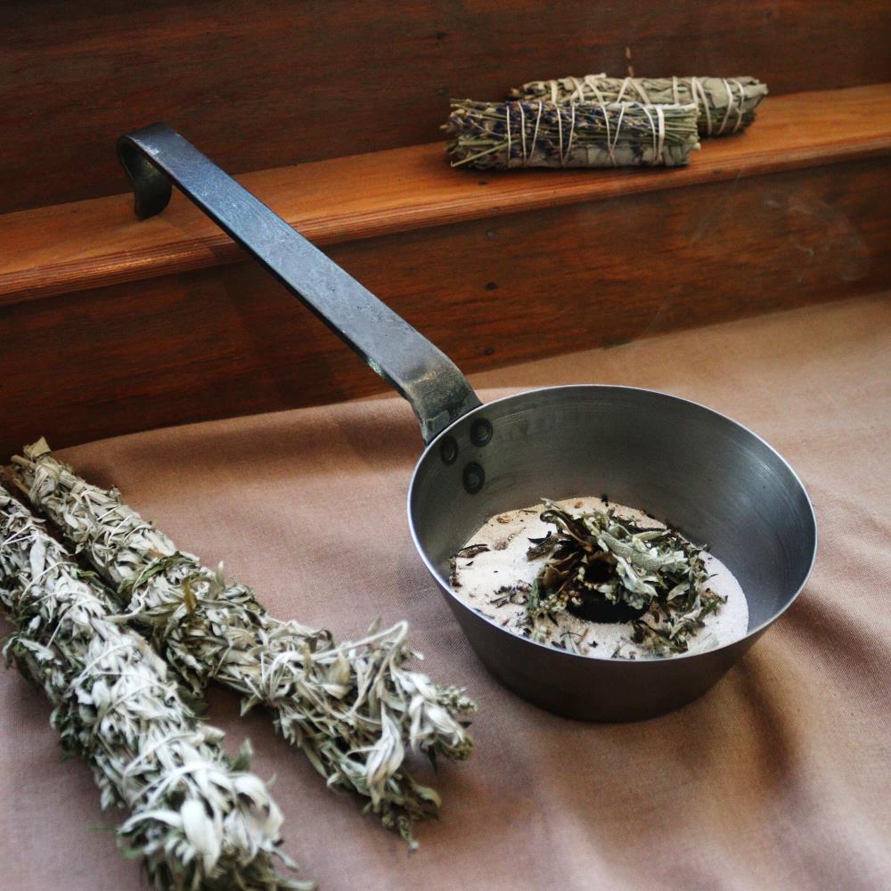 Allgäuer Räucherpfanne 'artemisia'